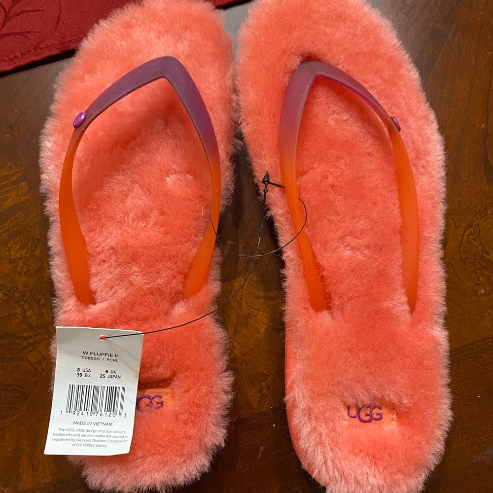 Ugg flip flops